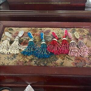 Kendra Scott dangle Dove earrings